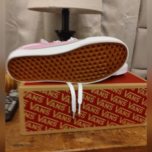 New Women's Vans - Picture 3 of 4